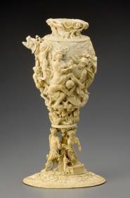 Kanne mit mythologischen Figuren