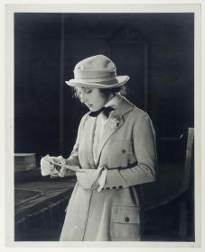 Erika Glässner im Film "Die Jagd nach Wahrheit"