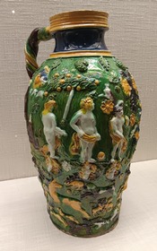Krug mit Reliefdekor: Parisurteil und Jagdszenen