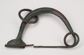 Bogenfibel mit Ringanhänger